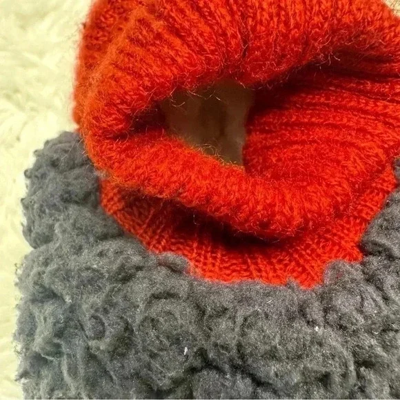 K. Bell  Sherpa Socks Grey & Red Size Small - Picture 16 of 16